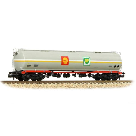 Graham Farish N BR 102T TEA Bogie Tank Wagon 2252 'Shell/BP' Grey