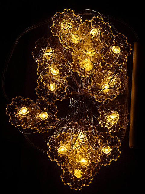 Christmas Warehouse - LITEBA74 20 Warm White LED Snowflakes String Fairy Static Battery Lights | 2m Warm White