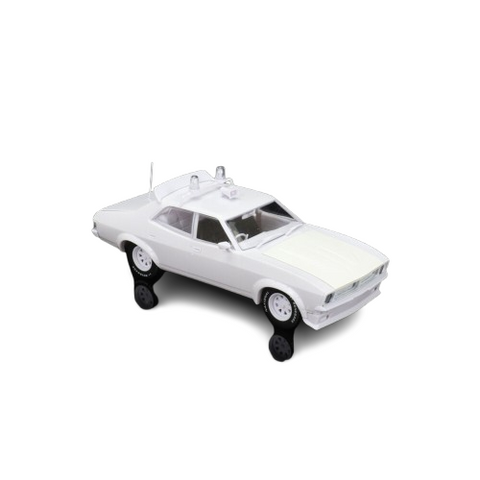 DDA 1:24 Falcon XB Pursuit Sealed Body White Plastic Assembly Car Model Toy Kit